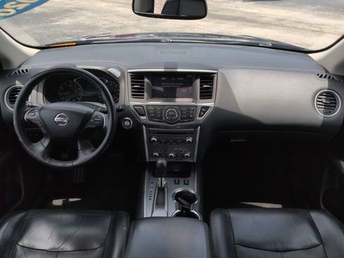 Used 2020 Nissan Pathfinder SL w/ Cargo Package FWD image 17