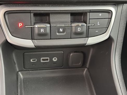 Used 2023 GMC Terrain SLE FWD image 23