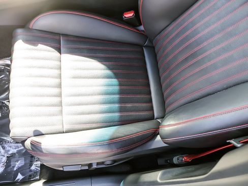 Used 2023 Genesis G70 2.0T w/ Sport Prestige Package image 33