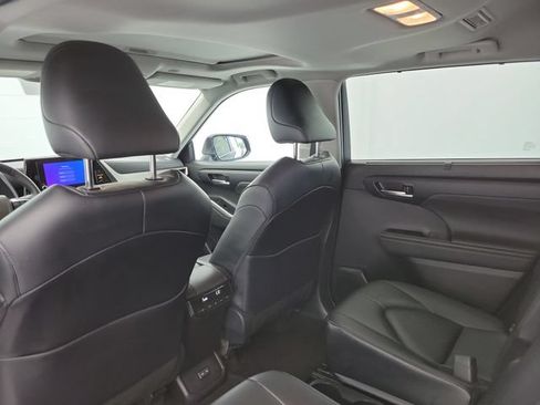 Used 2026 Toyota Highlander XLE AWD/4WD image 15