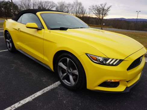 Used 2015 Ford Mustang Convertible w/ Equipment Group 051A image 13
