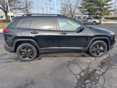 Used 2018 Jeep Cherokee Limited w/ Technology Group image 8