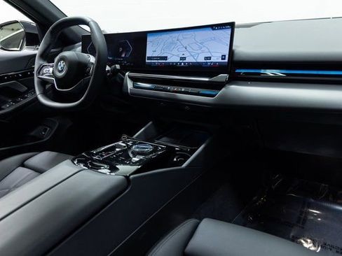 Certified 2025 BMW 530i image 26