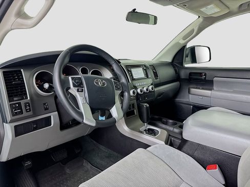 Used 2017 Toyota Sequoia SR5 image 7