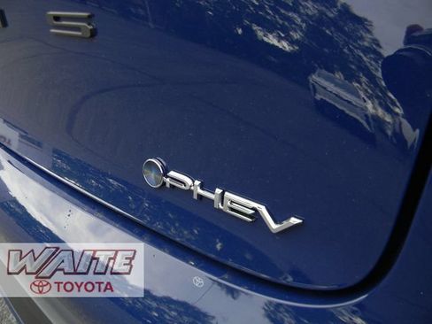 New 2026 Toyota Prius Plug-In Hybrid FWD image 6