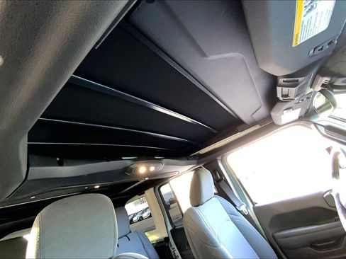 Certified 2024 Jeep Wrangler Willys image 11