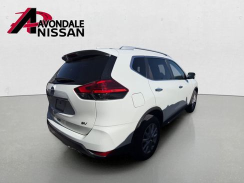 Used 2017 Nissan Rogue SV w/ SV Premium Package FWD image 3