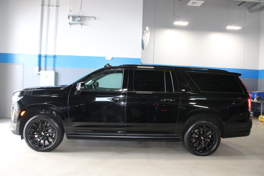 Used 2023 Cadillac Escalade ESV Sport Platinum w/ LPO, ONYX Package AWD/4WD image 8