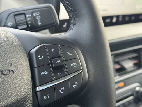 New 2025 Ford Maverick Lariat w/ 4K Tow Package image 17