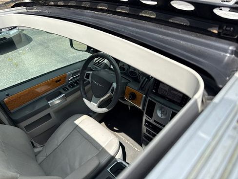 Used 2008 Chrysler Town & Country Limited w/ Entertainment Group #3 image 27