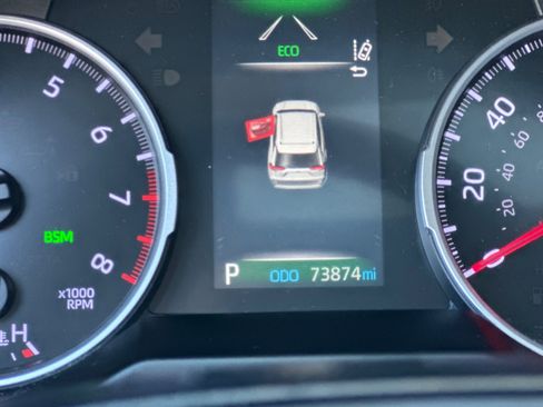 Used 2019 Toyota RAV4 XLE w/ Convenience Package FWD image 20