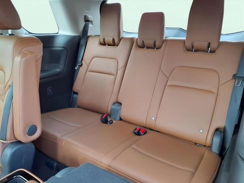 Used 2025 Nissan Pathfinder Platinum image 25