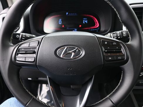 Certified 2023 Hyundai Venue Limited w/ Cargo Package image 17