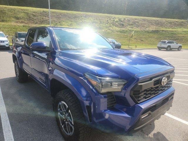 Used 2024 Toyota Tacoma TRD Sport w/ TRD Sport Upgrade Package AWD/4WD image 7