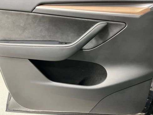 Used 2024 Tesla Model Y 2WD image 23