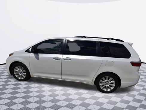 Used 2014 Toyota Sienna Limited w/ Limited Premium Package image 3