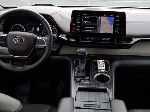 Certified 2021 Toyota Sienna Platinum image 19