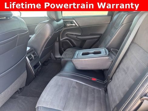 Used 2023 Mitsubishi Outlander SE image 24