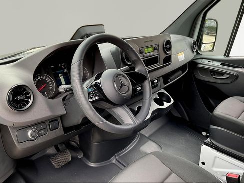 Used 2025 Mercedes-Benz Sprinter 2500 image 16