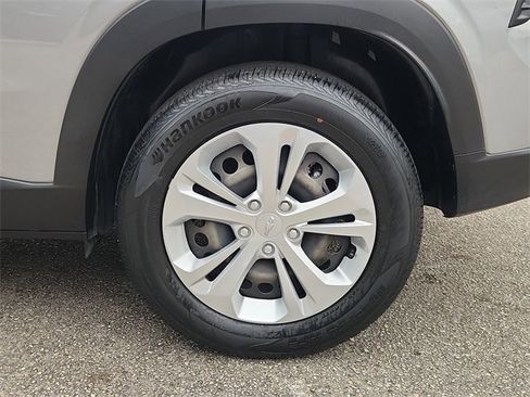 Used 2024 Chevrolet Trax LS image 29