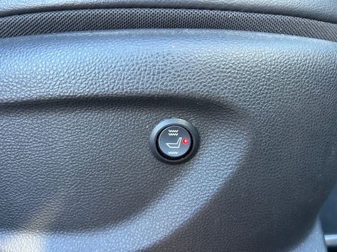 Used 2019 Chevrolet Trax LT w/ LT Convenience Package image 26