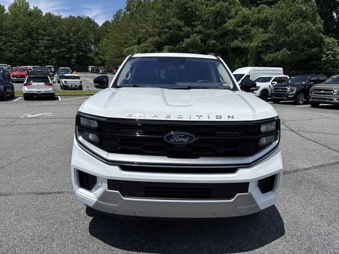 Used 2025 Ford Expedition Max Platinum AWD/4WD image 2