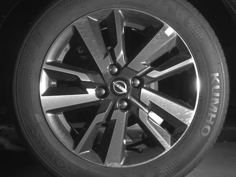 Used 2025 Nissan Versa SV image 14