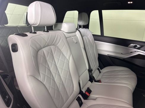 Used 2023 BMW X7 xDrive40i w/ Executive Package image 13