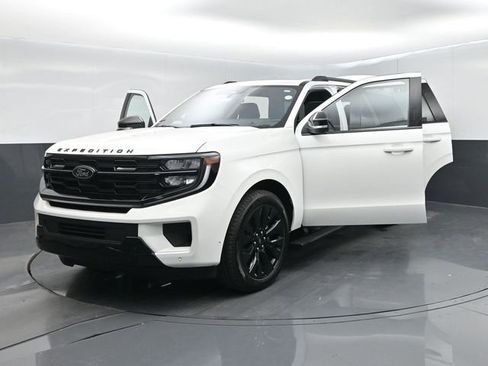 Certified 2025 Ford Expedition Platinum w/ Stealth Appearance Package AWD/4WD image 68