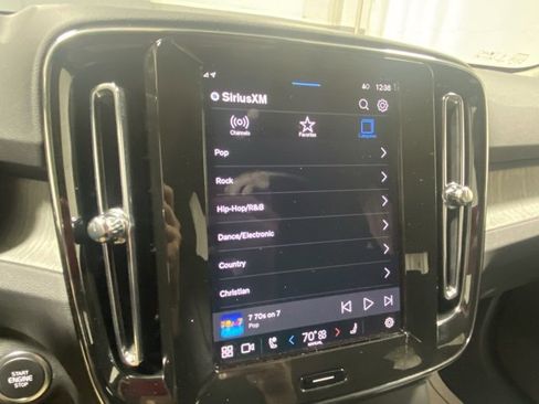 Used 2025 Volvo XC40 B5 Core image 20