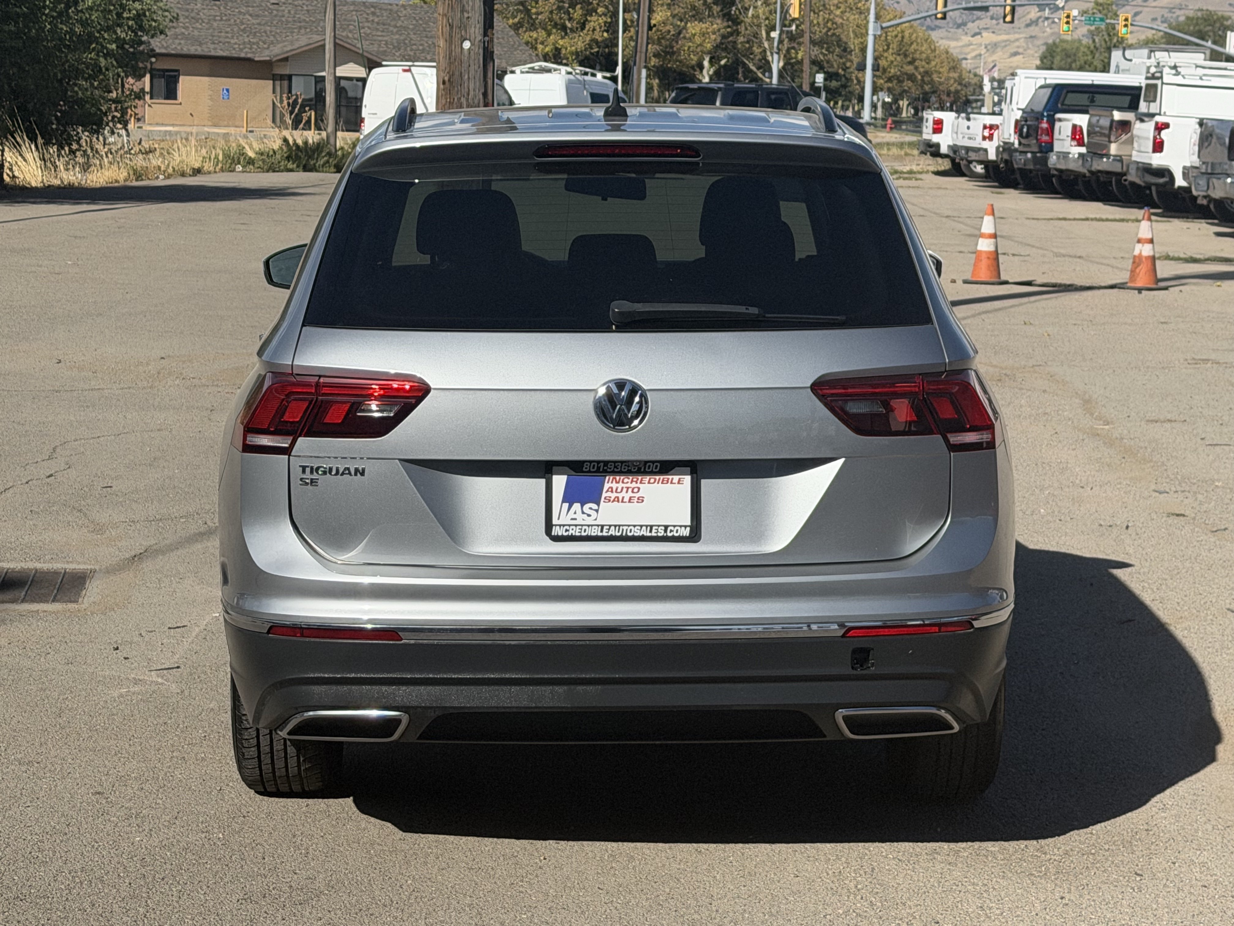 Used 2020 Volkswagen Tiguan SE w/ Panoramic Sunroof Package FWD image 5