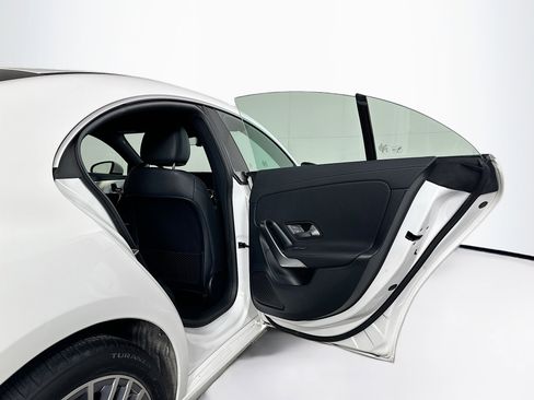 Used 2025 Mercedes-Benz CLA 250 image 31