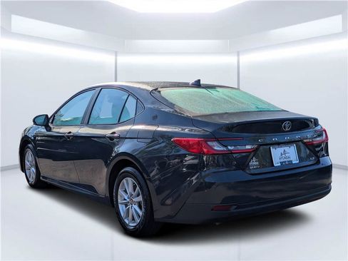 Used 2025 Toyota Camry LE image 5