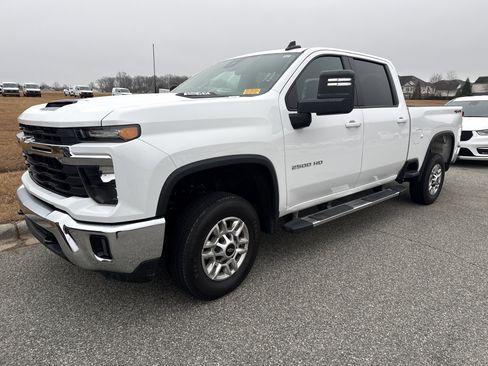 Certified 2025 Chevrolet Silverado 2500 LT w/ Convenience Package image 5