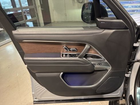 Used 2025 Land Rover Range Rover Long Wheelbase SE image 12