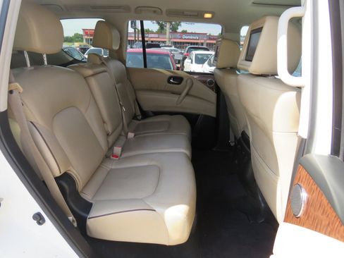 Used 2017 Nissan Armada Platinum w/ Interior Lighting Package image 18