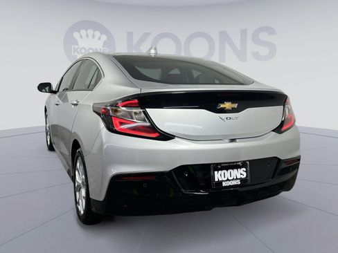 Used 2017 Chevrolet Volt Premier w/ Driver Confidence II Package image 4