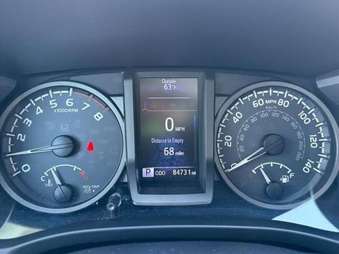 Used 2017 Toyota Tacoma TRD Sport image 7