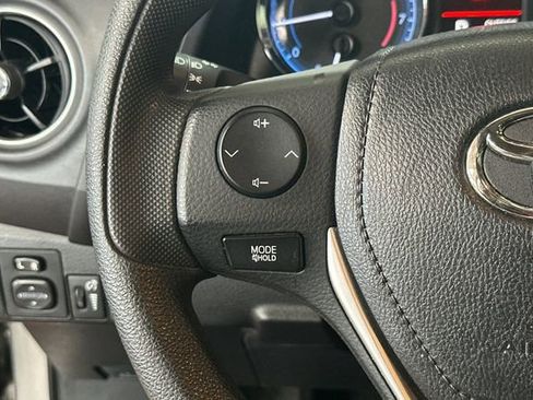 Used 2018 Toyota Corolla LE FWD image 26
