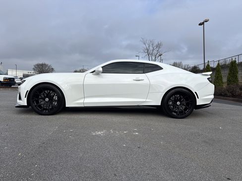 Used 2019 Chevrolet Camaro ZL1 image 7