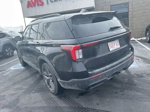 Used 2025 Ford Explorer ST-Line w/ ST-Line Street Pack image 4