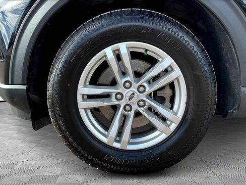 Used 2023 Ford Explorer XLT w/ Equipment Group 202A image 8