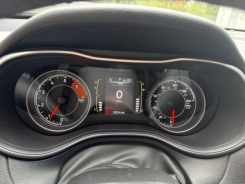 Used 2019 Jeep Cherokee Latitude Plus w/ Comfort/Convenience Group AWD/4WD image 19