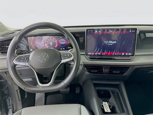 New 2026 Volkswagen Tiguan SE image 19