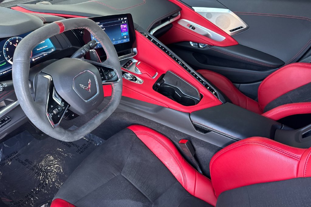 Used 2024 Chevrolet Corvette Stingray Preferred Cpe w/ Z51 Performance Package RWD image 3
