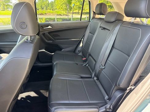 Used 2021 Volkswagen Tiguan SEL AWD/4WD image 32