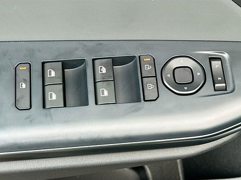 New 2025 Kia K4 LXS image 17