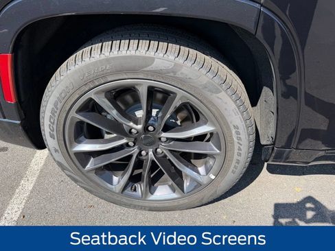Used 2025 Jeep Grand Wagoneer Series III w/ Rear Seat Video Group 1 AWD/4WD image 7
