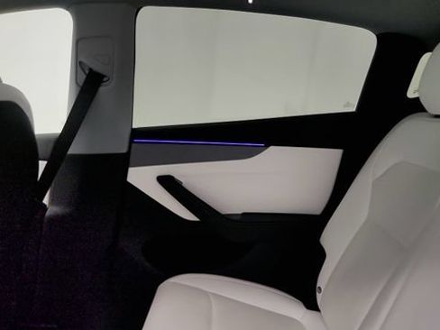 Used 2026 Tesla Model Y 2WD image 40