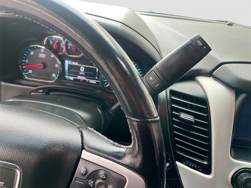 Used 2020 GMC Yukon XL SLT image 16